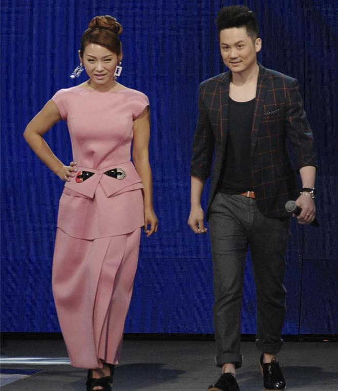 比赛看点频出，观众眼花缭乱欣赏过六回合！