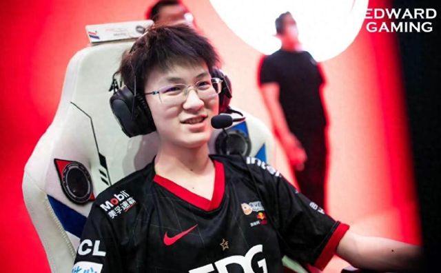 RNG横扫DFM，Meiko开启传奇时刻成都决赛之夜3:2（首尔）