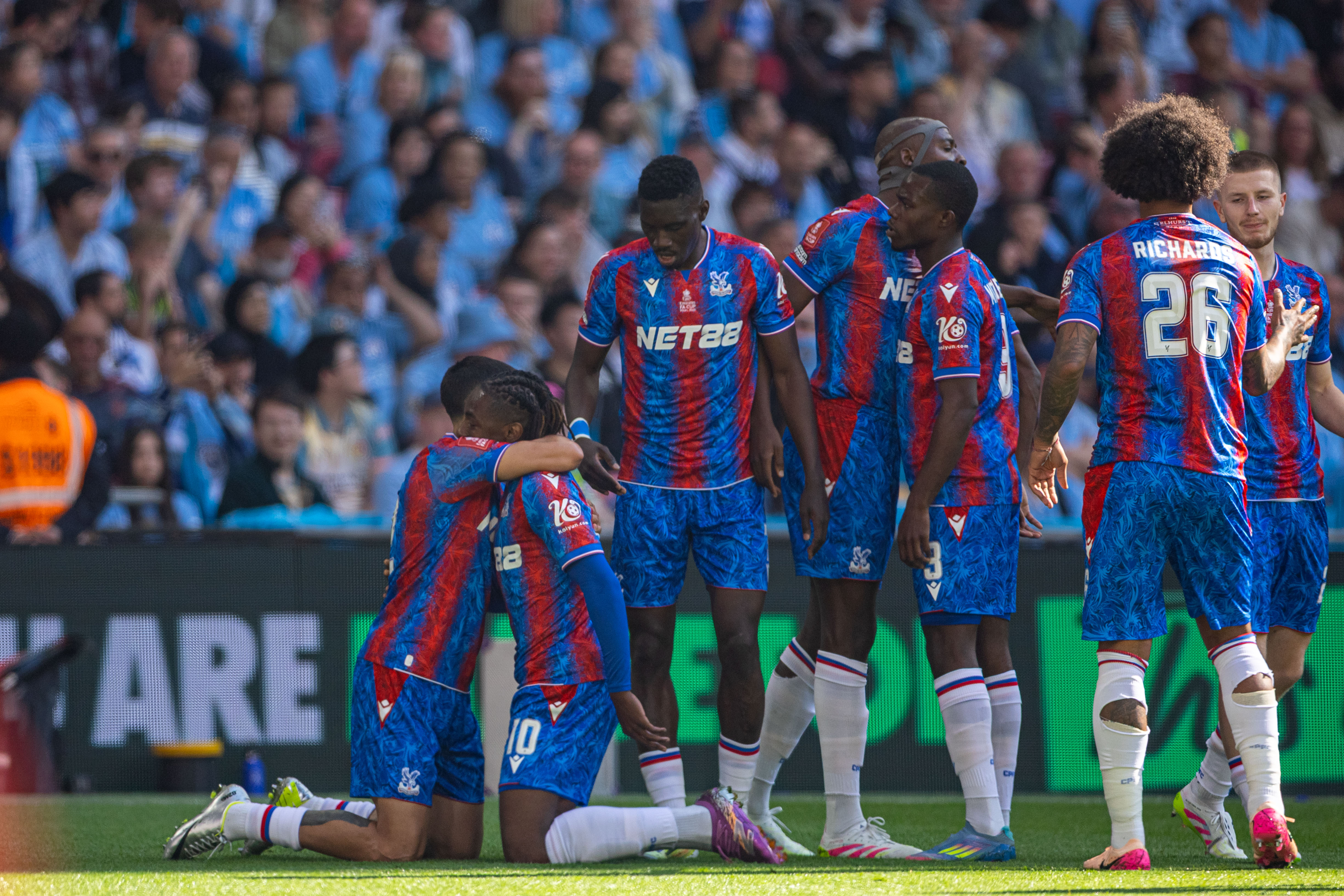 英格兰队表现出色，赢得重要胜利的简单介绍