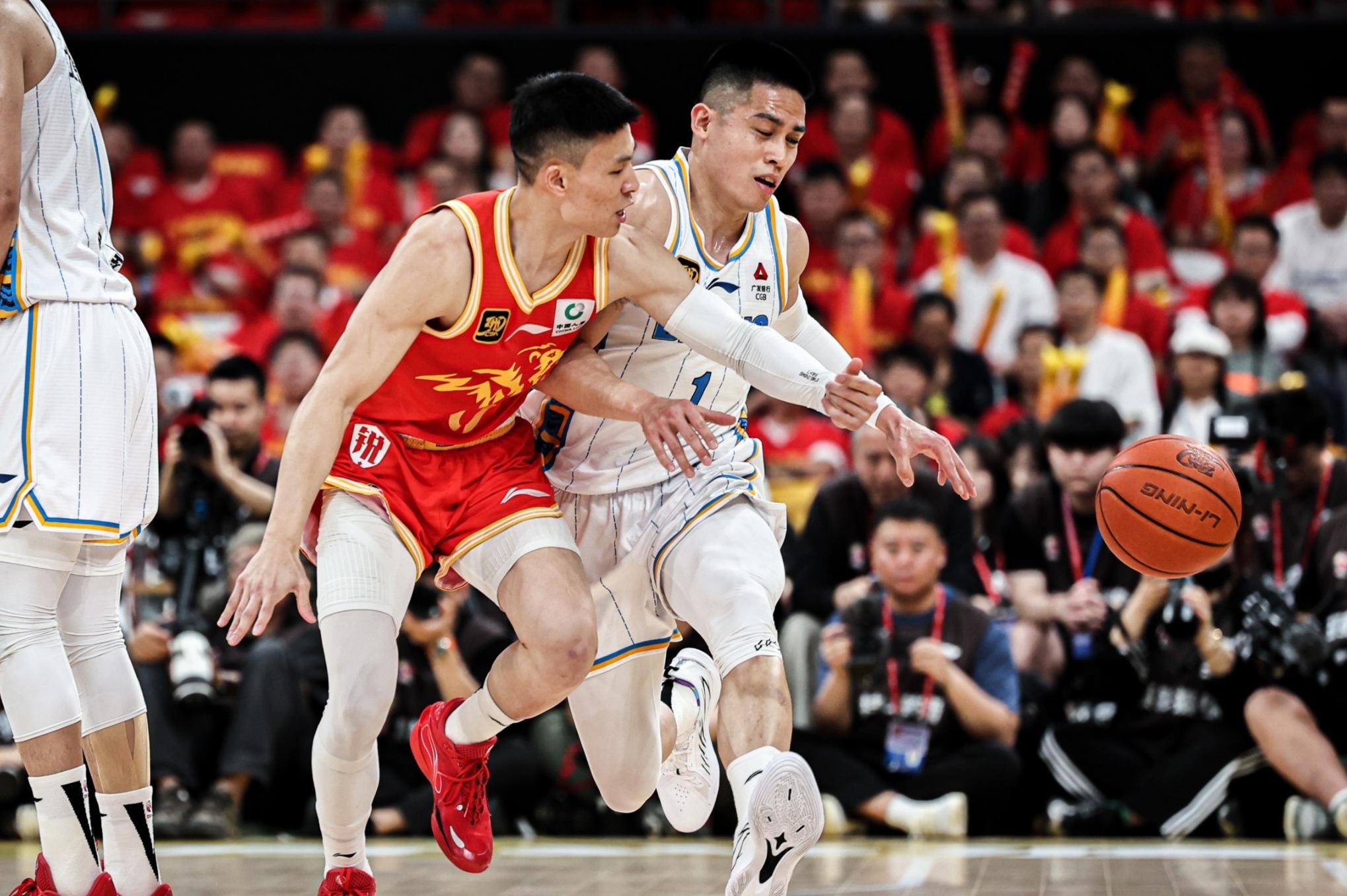 雄鹿轻取北京队,约基奇带队取胜 雄鹿轻取北京队,约基奇带队取胜