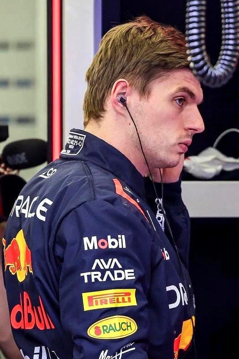 红牛车队轻取索伯车队,维斯塔潘高光表现 红牛车队轻取索伯车队,维斯塔潘高光表现